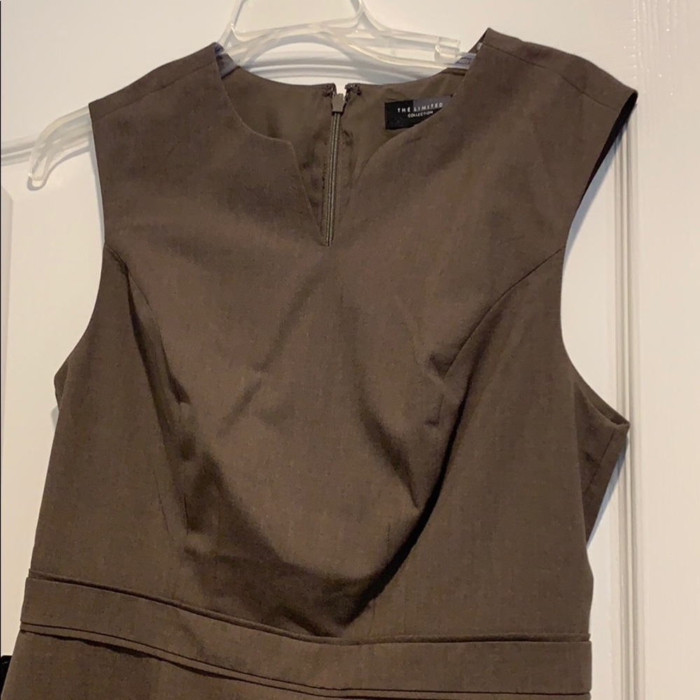 Elegant Brown Sleeveless Dress - Picture 2 of 3